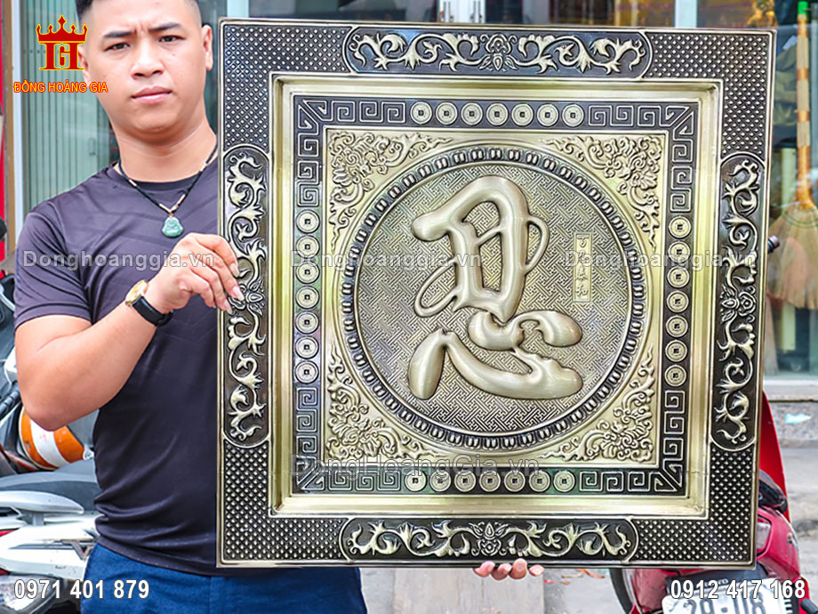 Từng đường nét trên bức tranh được chạm khắc tỉ mỉ và tinh xảo nhất